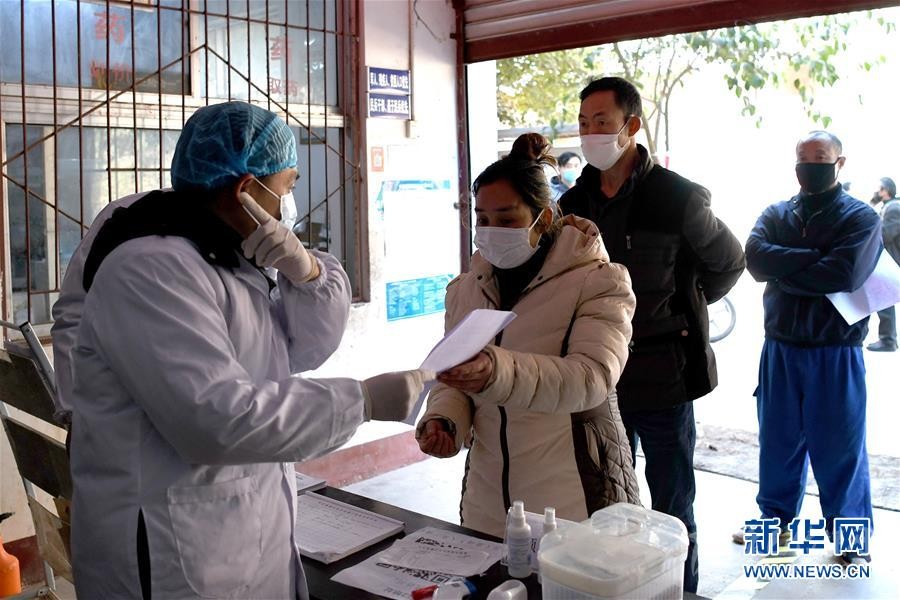 （抓好經(jīng)濟(jì)發(fā)展 應(yīng)對(duì)復(fù)雜局面·圖文互動(dòng)）（3）2500萬(wàn)農(nóng)民工如何安全返崗？——農(nóng)民工大省四川復(fù)工觀察