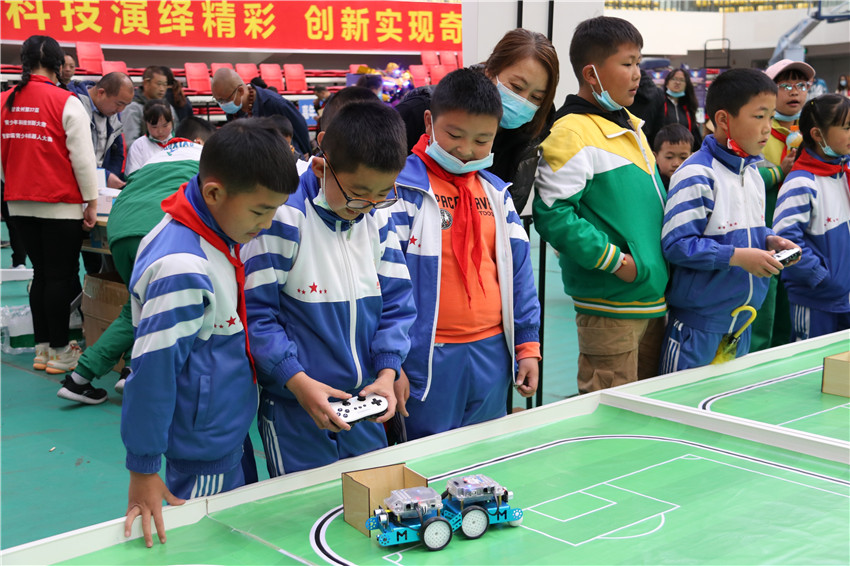 圖為同學(xué)們.jpg 圖為同學(xué)們.jpg