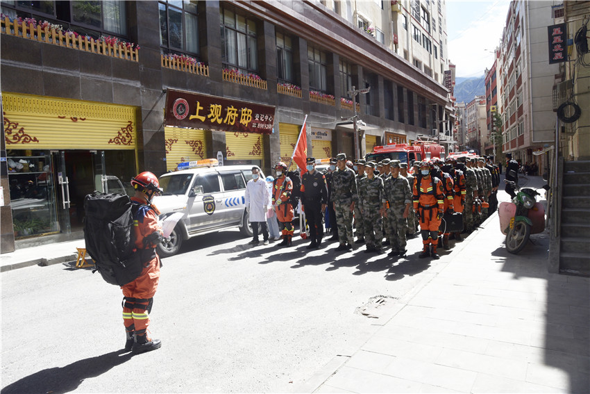 應(yīng)急演練.jpg 應(yīng)急演練.jpg