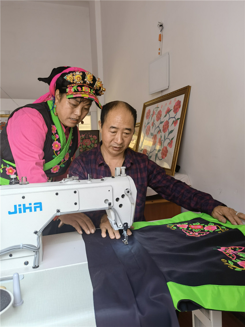 楊金花和丈夫.jpg 楊金花和丈夫.jpg