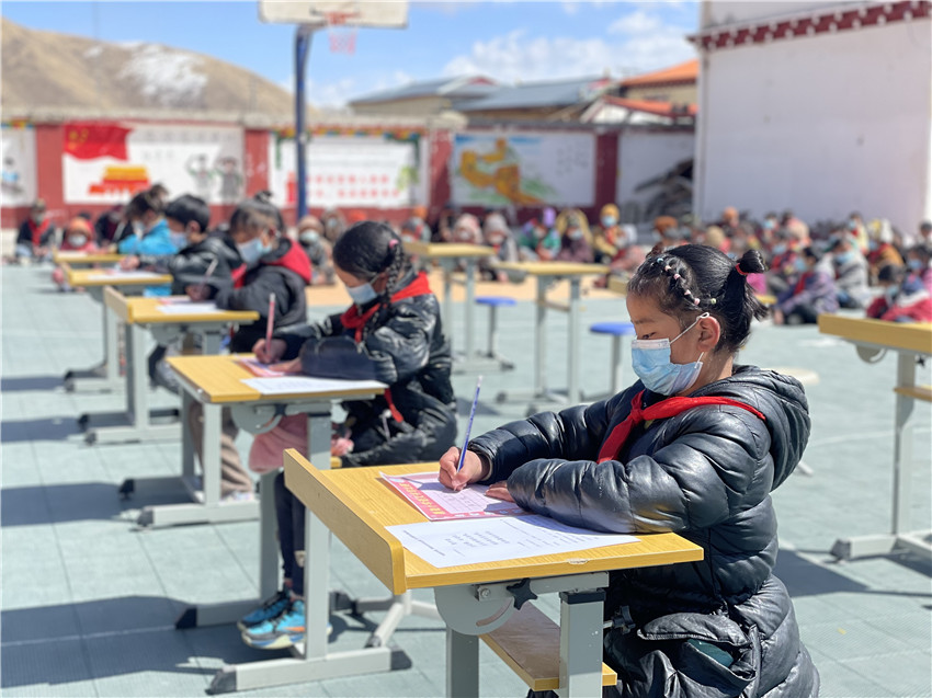 圖為書(shū)寫(xiě).jpg 圖為書(shū)寫(xiě).jpg