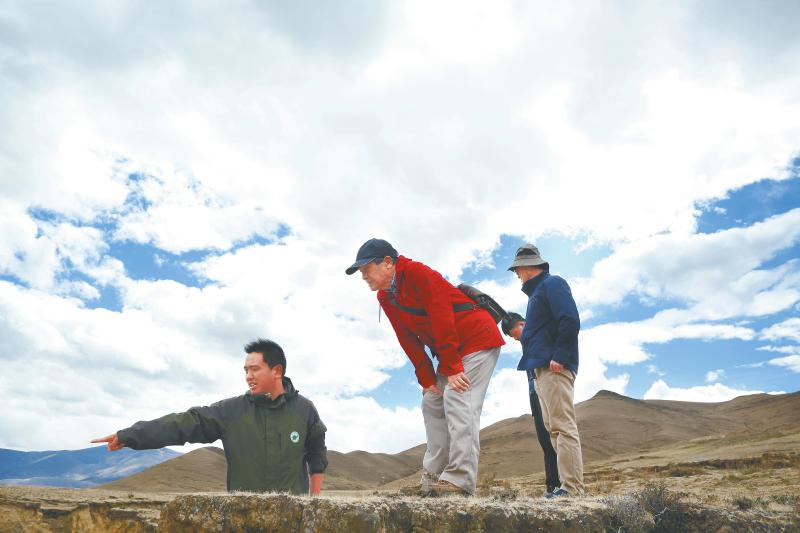 考古人員在皮洛.jpg 考古人員在皮洛.jpg