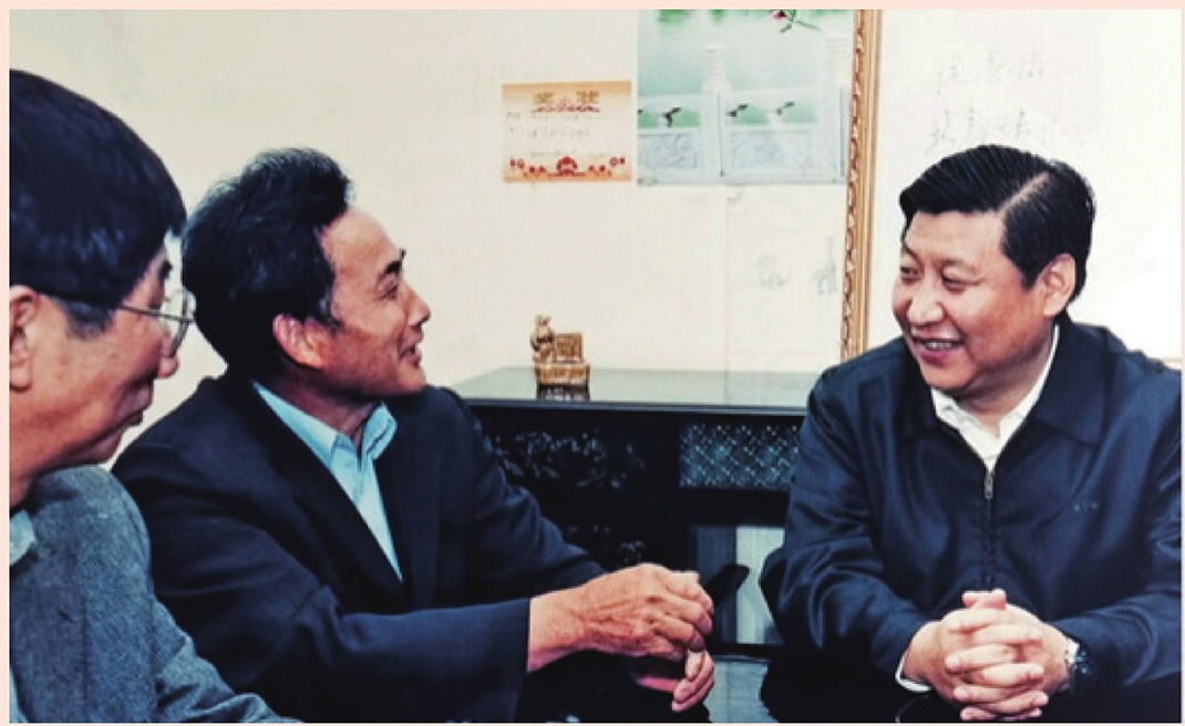 2003年4月24日，時任浙江省委書記習近平在浙江下姜村調(diào)研。