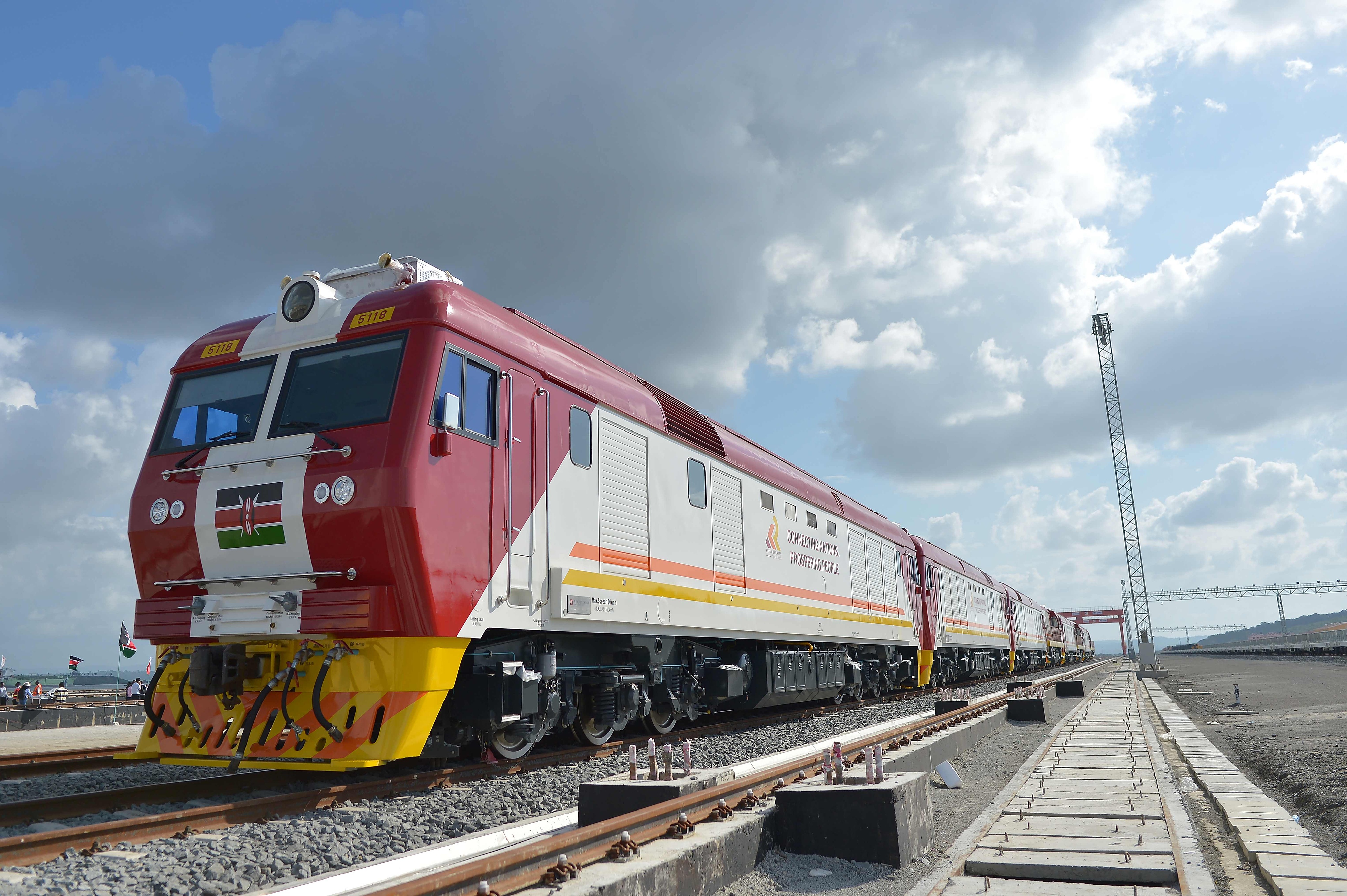 當(dāng)?shù)貢r(shí)間2017年5月30日，肯尼亞蒙巴薩，連接肯尼亞港口城市蒙巴薩和首都內(nèi)羅畢的蒙內(nèi)鐵路正式竣工通車。